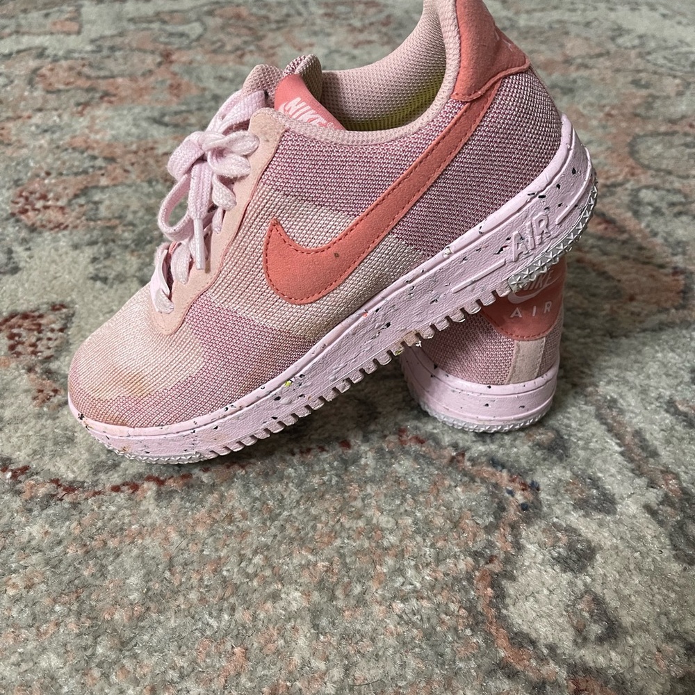 Nike Air Force one pink crater